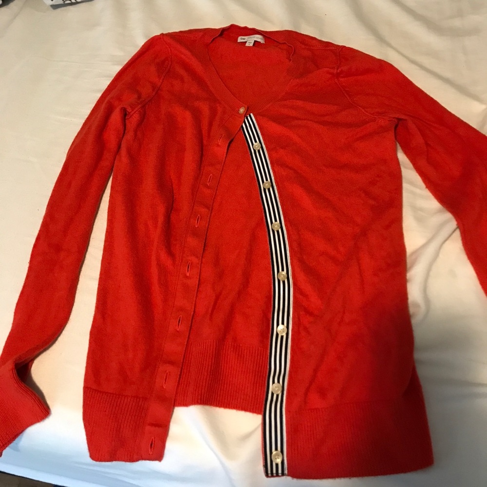 Gap sweater w ribbon inlay